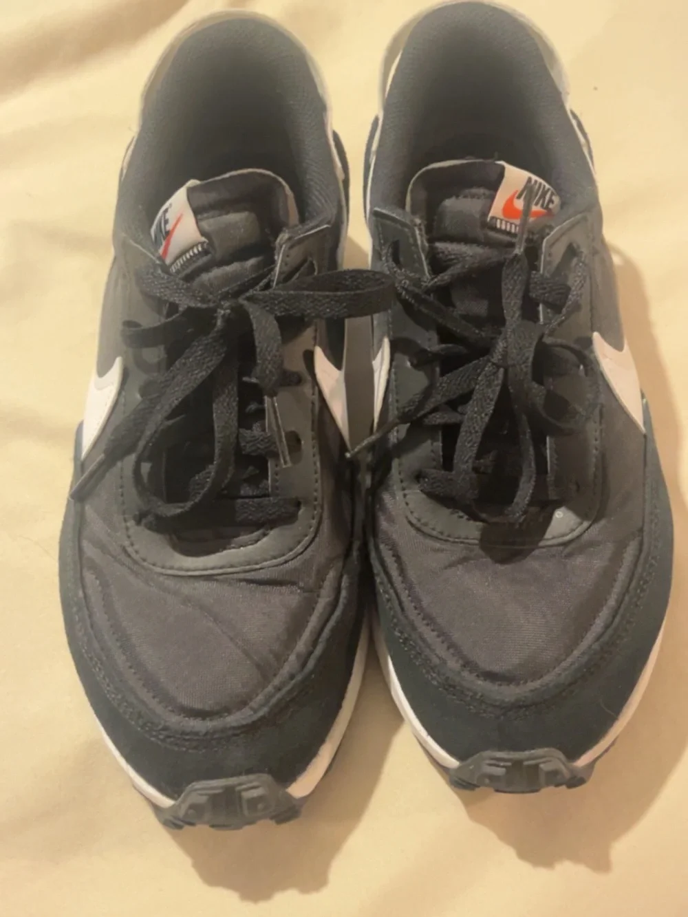 WOMEN'S NIKE WAFFLE DEBUT SNEAKERS - Picture 3 of 5